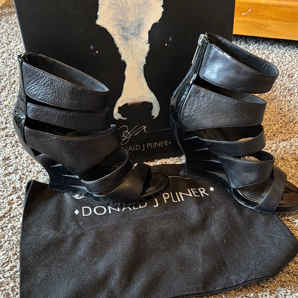 Donald J. Pliner Black Heeled Shoes with Contemporary Design